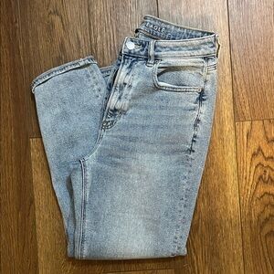 American Eagle Light Wash Jeans Mom Straight Jean